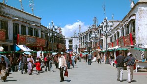 Barkhor_in_Lhasa_(Tibet)_2007_Dieter_Schuh